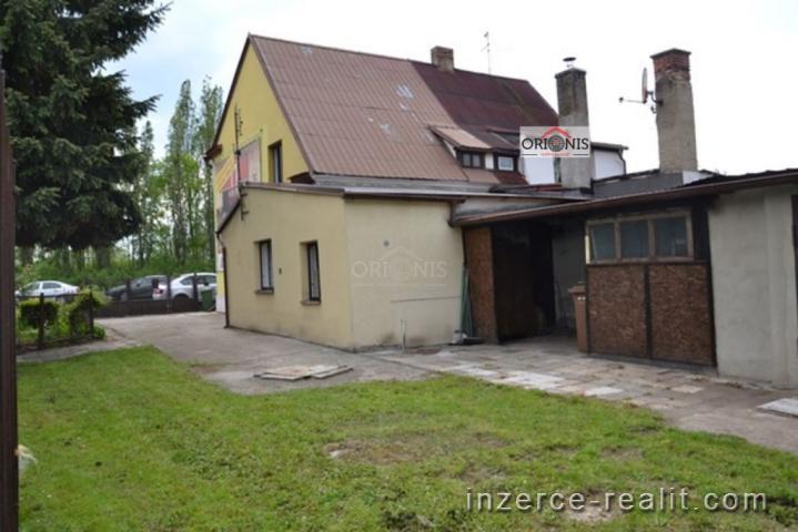 Exkluzivní prodej rohového domu 4+1, garáž, Pražská ul. Chomutov