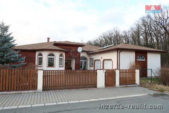 Prodej, rodinný dům 6+1, 1450 m2, Pardubice - Staročernsko
