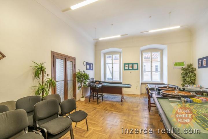 Reprezentativní nezařízené kancelářské prostory k pronájmu (79m2), ulice Michalská, Staré Město