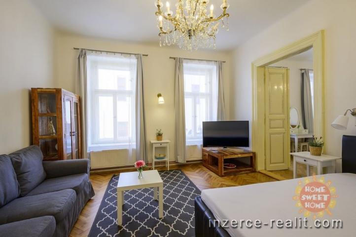 Prostorný byt 2+1 (69 m2) k pronájmu, perfektní lokalita, Praha 1 -Staré Město, Masná ul.