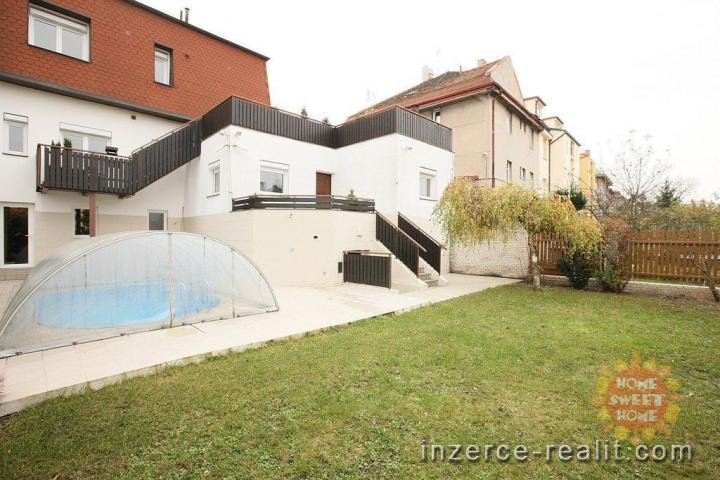 Prostorný rodinný dům 5+1 (331 m2) k prodeji, zahrada, garáž, bazén, Břevnov, U Ladronky